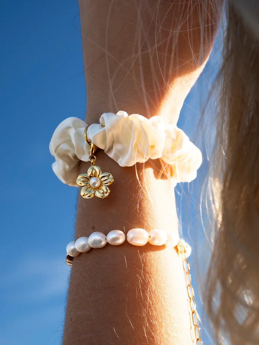 Blissful Pure Silk Medium Scrunchie Cream White - Image 2