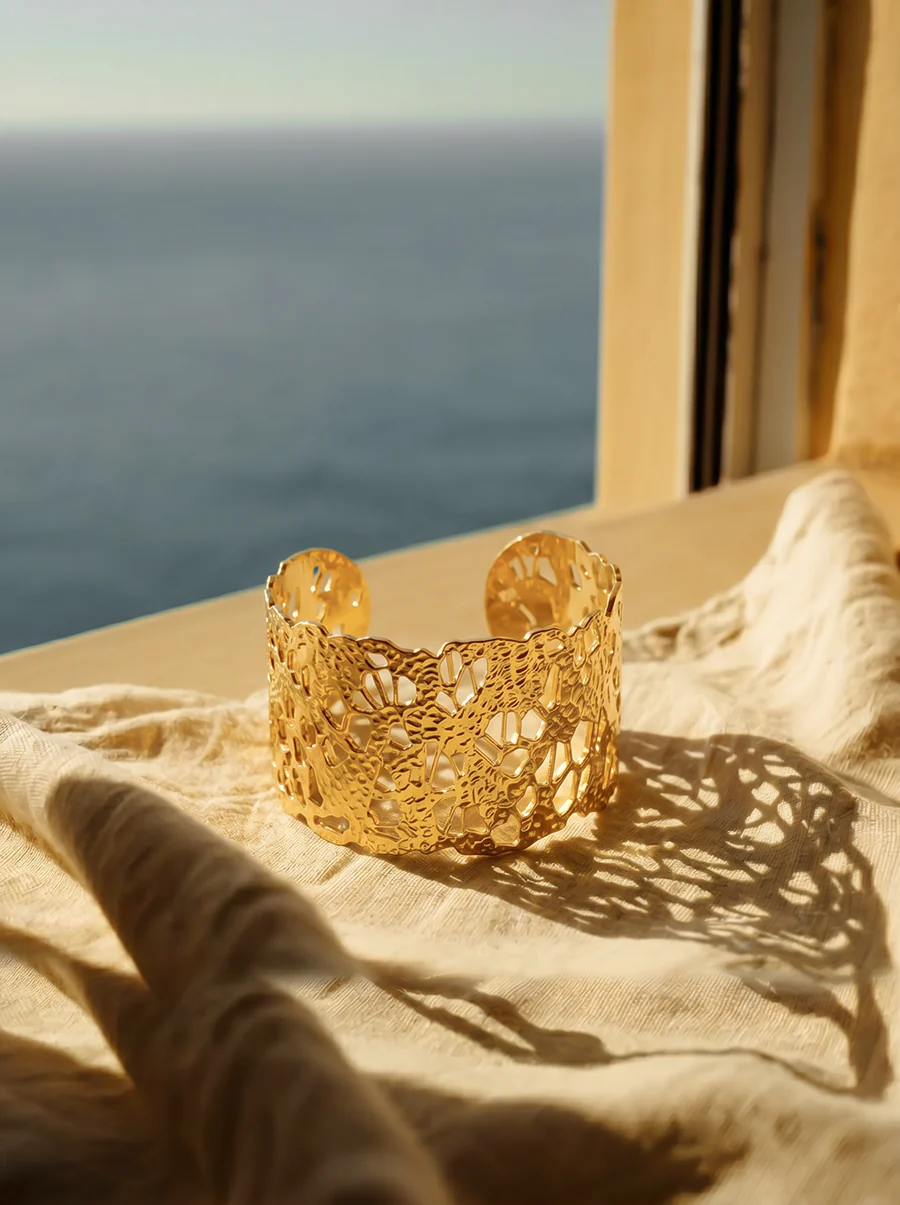 Elegant Mesh Bold Armcuff - Image 4