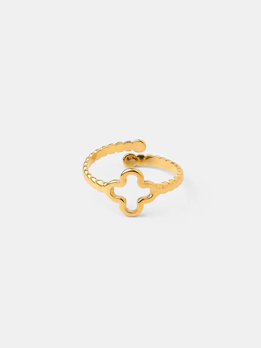 Graceful Clover Ring